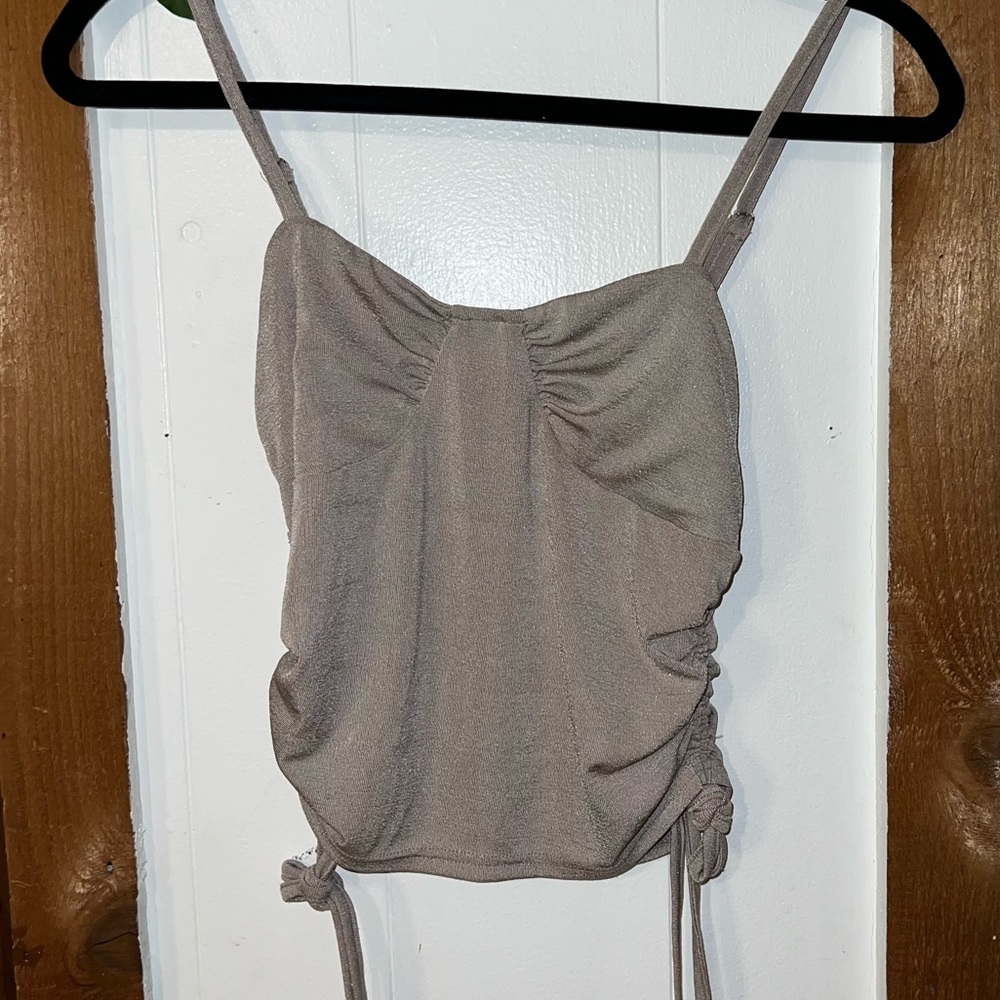 Adjustable Cream Going Out Top